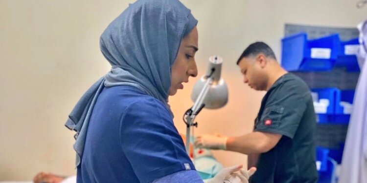 تدشين عيادة لإجراء العمليات المصغرة بمجمع بوشر التخصصي