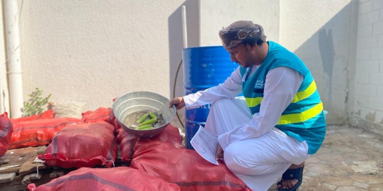 “البلدية”و”الشرطة” تداهمان منزلاً ببوشر.. ماهي الأسباب؟