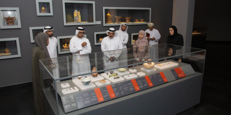 وفدٌ إماراتي يزور المتحف الوطني