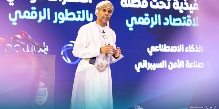 الشيذاني:  94% من الأسر العمانية لديها إنترنت