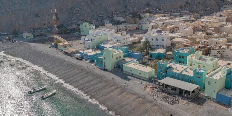 الأعمال تتواصل في عدد من المشروعات التنموية بمحافظة مسندم