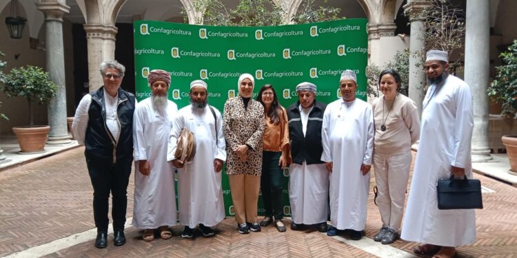 النحال يونس الفارسي: رحلة النحالين العمانيين لإيطاليا.. تجربة ثقافية تسويقية