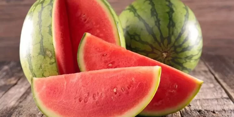 “الجح” فاكهة الصيف .. فاحرص على تناوله لكثرة فوائده