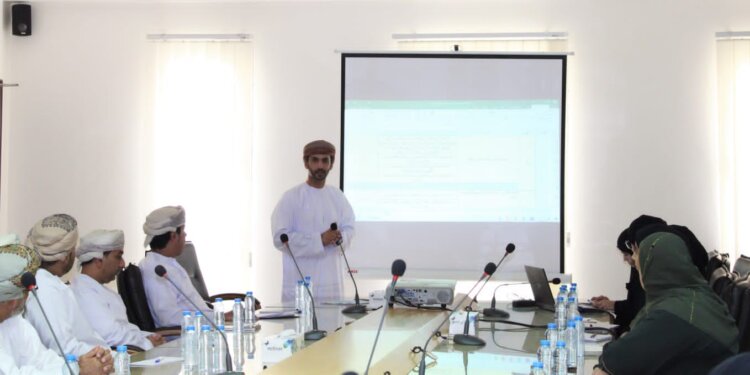تنفيذ ورشة عمل حول الخطط التشغيلية ومؤشرات قياس الأداء لموظفي مكاتب الولاة بجنوب الباطنة