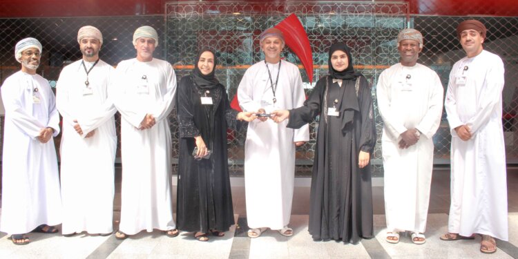 بنك مسقط يحصد جائزة أفضل بنك في تقديم الخدمات والتسهيلات المصرفية للأفراد