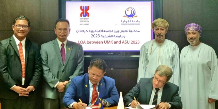جامعة الشرقية توقع تفاهم مع جامعة كيلانتان الماليزية في مجال الطب البيطري