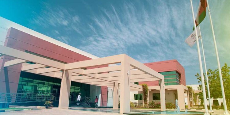 كلية الشرق الأوسط تتصدر قائمة الجامعات والكليات الخاصة المفضلة للتوظيف