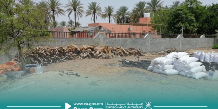 اجراءات قانونية ضد عمالة وافدة تقوم بتسخيم الفحم