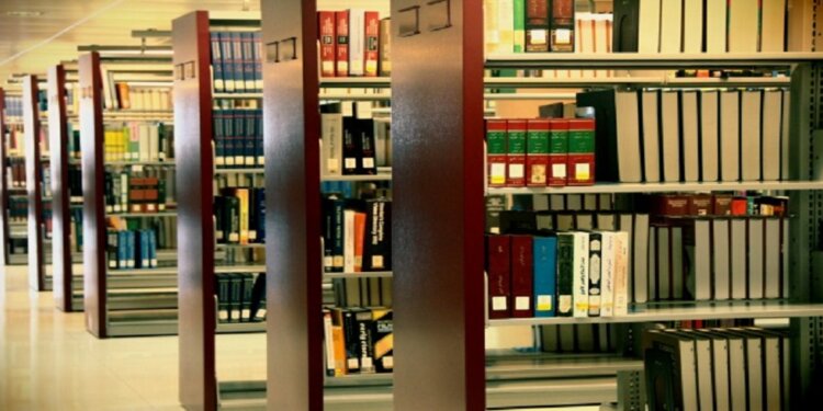 تضم بين أروقتها أكثر من 480 ألف كتاب.. المكتبة الرئيسية بجامعة السلطان قابوس كنوز علمية ومعرفية جمَّا