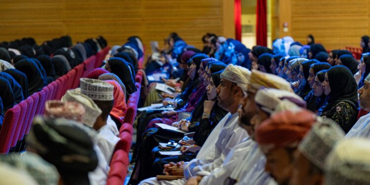 جامعة السلطان قابوس تستقبل 1149 من طلبة الدراسات العليا