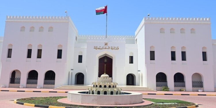 سلطنة عُمان تدين الهجوم الذي تعرضت له قوة دفاع مملكة البحرين الشقيقة