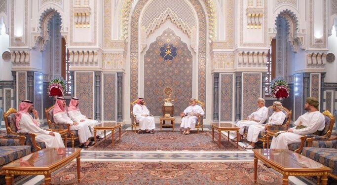 تعرّف على الوفد المرافق للأمير محمد بن سلمان في زيارته لسلطنة عُمان