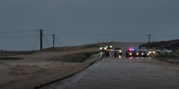 إعادة فتح الحركة المرورية على طريق المغسيل.. لهذه المركبات فقط
