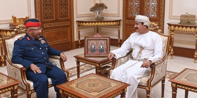 النعماني يستقبل قائد القوات الجوية والدفاع الجوي الإماراتي
