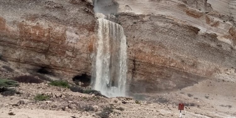 ولاية سدح تشهد أمطارًا متفاوتة الغزارة