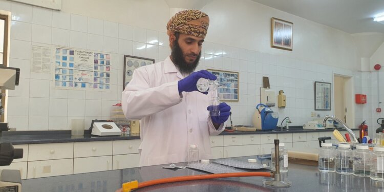 “بلدية مسقط” تكشف أكثر من 20 عينة مياه غير صالحة للشرب في مدارس محافظة مسقط