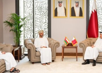 ناقشا خلاله تداعيات العدوان الإسرائيلي الغاشم.. وزير الخارجية ونظيره القطري يجتمعان في الدوحة