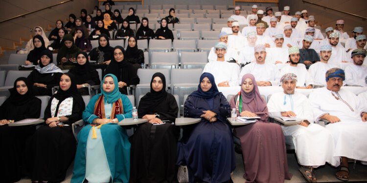 نجاحات المرأة العمانية البحثية والابتكارية في جلسة حوارية