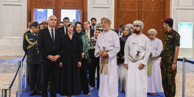رئيس الاتحاد السويسري يزور جامع السُّلطان قابوس الأكبر