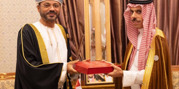 رسالة خطية من جلالة السلطان إلى الأمير محمد بن سلمان