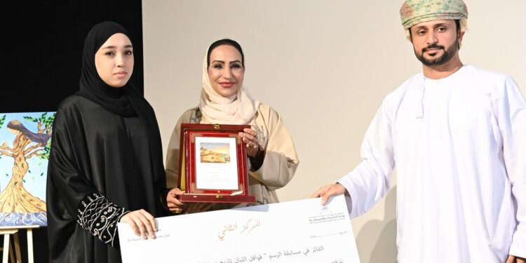 بمشاركة 34 مدرسة.. تكريم الفائزين في مسابقة قوافل اللُبان بمحافظة ظفار