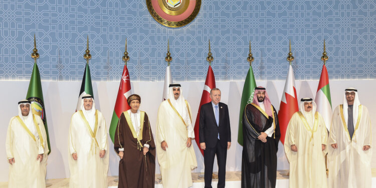 بالصور: السّيد فهد يترأس وفد سلطنة عُمان في مؤتمر القمّة الـ 44 لقادة دول مجلس التعاون