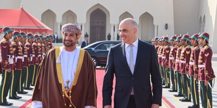 التقى خلالها بجلالة السلطان .. رئيـس الاتحاد السويسري يغادر البلاد