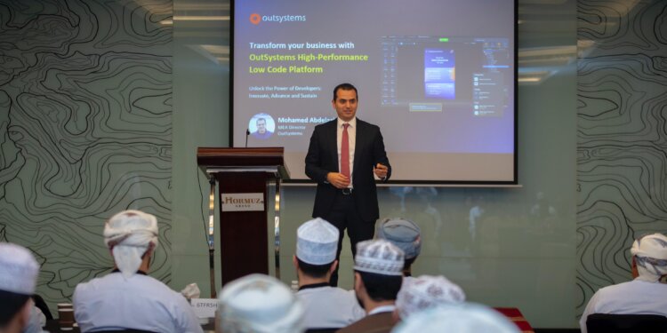 رحال وOutSystems يكشفان عن مُستقبل التطوير في يومٍ تقني حافل!
