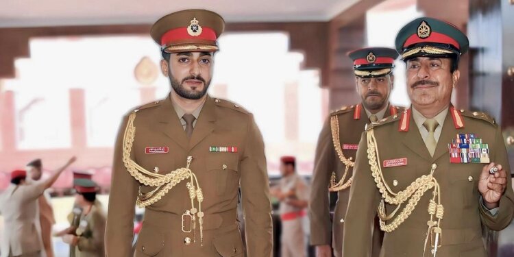 بالصور: سمو السيد ذي يزن يرعى تخريج دورة الضباط المرشحين والضباط الجامعيين بالجيش السلطاني العُماني