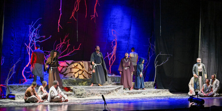 افتتاح مهرجان ظفار المسرحي في نسخته الثانية