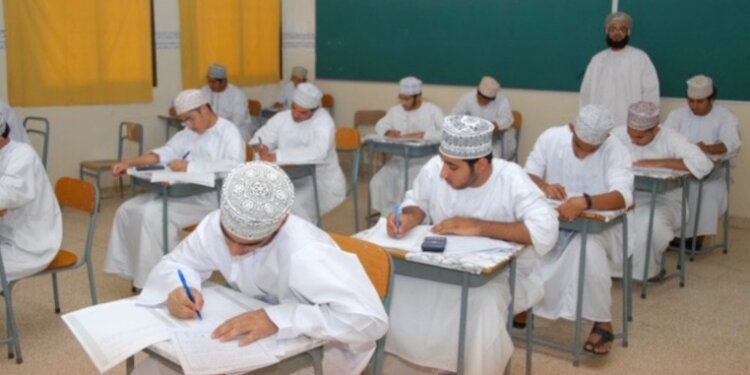 لكل مجتهد نصيب.. تفاؤل ودعم لطلبة دبلوم التعليم العام مع بدء امتحاناتهم