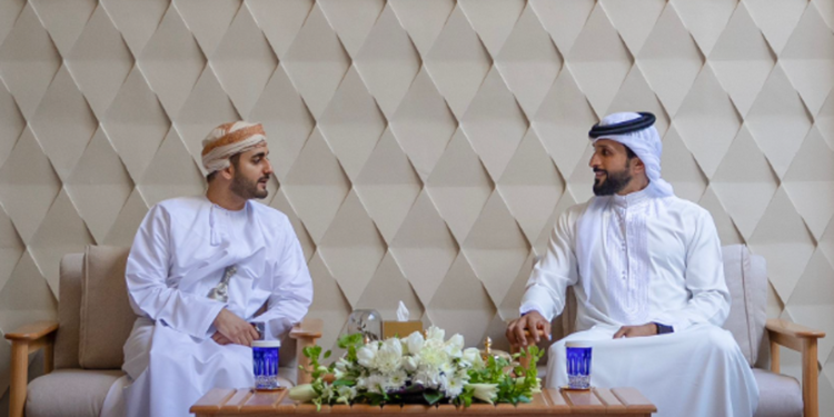 سمو السيد ذي يزن وممثل ملك البحرين يناقشان سبل تعزيز التعاون بين البلدين في مجاليّ الشباب والرياضة