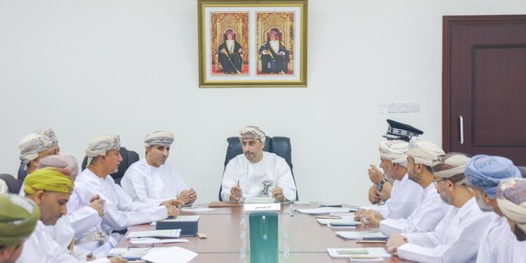 بلدي شمال الباطنة يستعرض الموقف التنفيذي للمشروعات التنموية