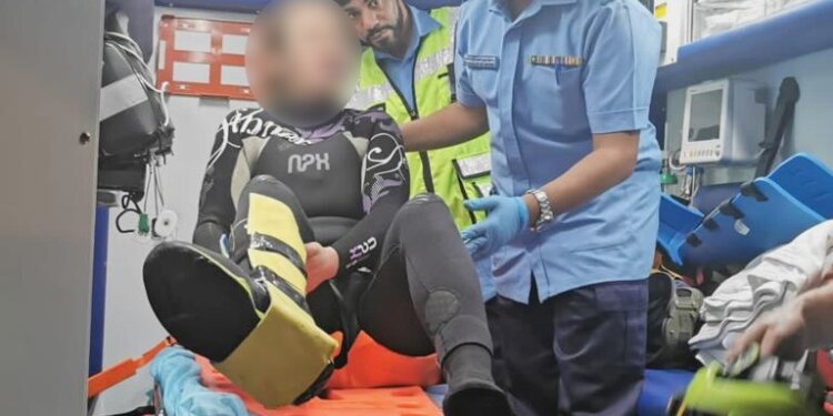 ما حالتها الصحية؟.. سقوط امرأة أثناء ممارستها لرياضة المسير الجبلي في طيوي