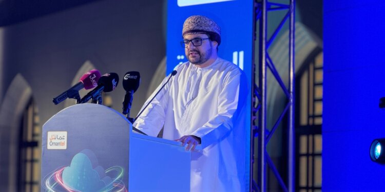 عمانتل تعزز ريادتها في السلطنة بإطلاق ” السحابة الوطنية “