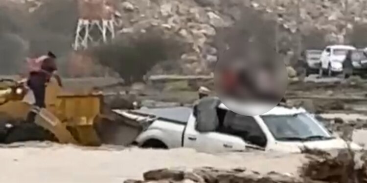 إنقاذ “6” أشخاص في ينقل