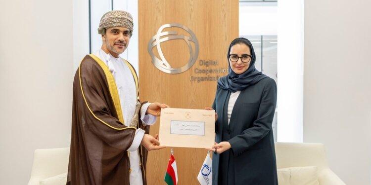 سفيرنا لدى السعودية يقدّم أوراق اعتماده مندوبًا دائمًا لدى منظمة التعاون الرقمي