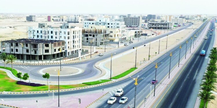 تنفيذ عدد من الطرق الرئيسة والداخلية في منطقة الصناعات الخفيفة والمتوسطة بالدقم