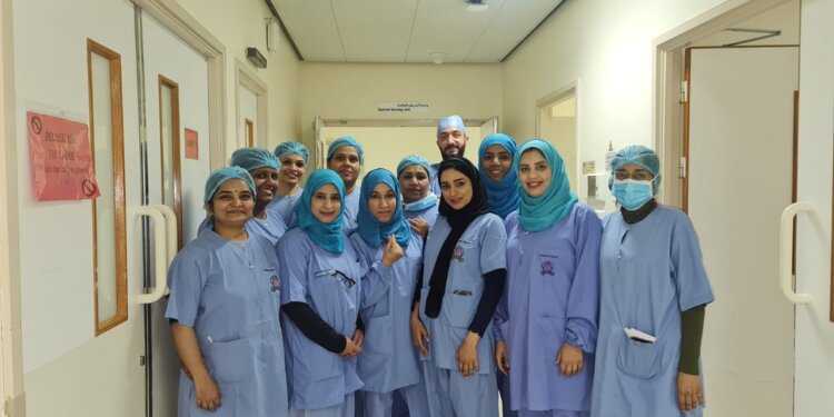 «السلطاني» يُسجِّل إنجازاً طبياً: أول عملية منظار لإزالة العقدة اللمفاوية