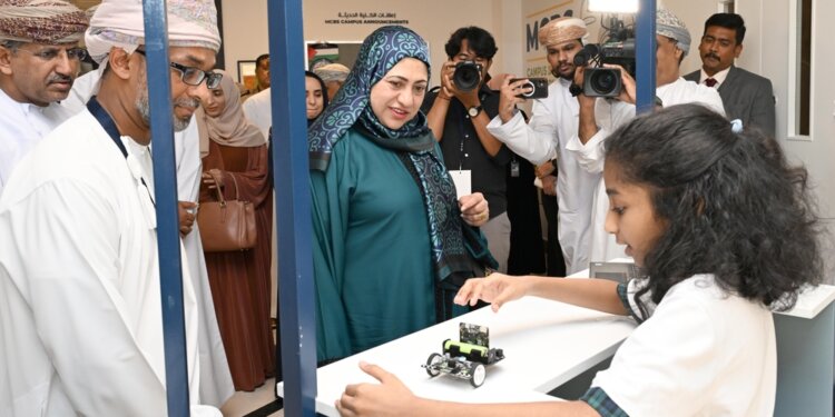 افتتاح مركز الابتكار وريادة الأعمال والاستدامة بالكلية الحديثة للتجارة والعلوم