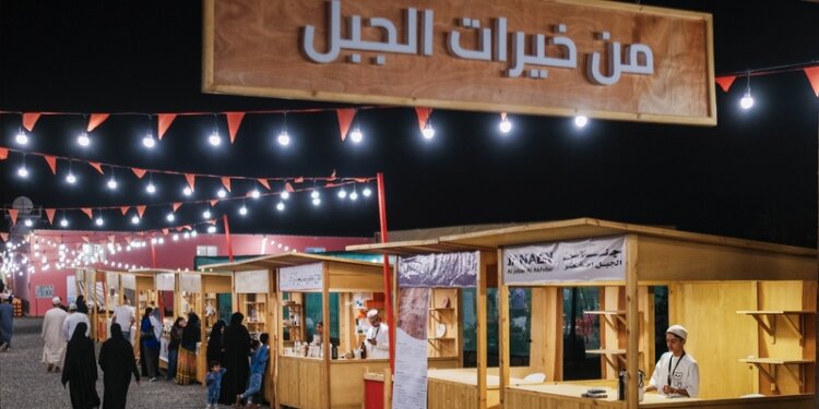 هل كنت من ضمنهم؟.. أكثر من 15 ألف زائر للنسخة الثانية من فعالية “رمانة” بالجبل الأخضر