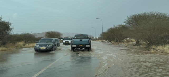 أمطار رعدية على ولايتي عبري وينقل
