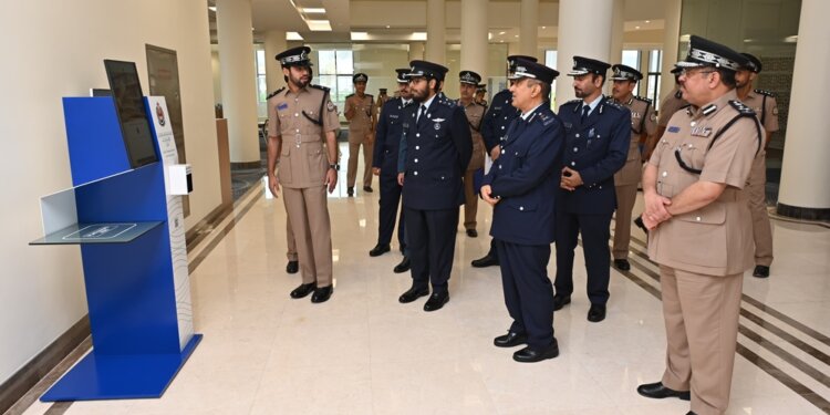 وفد عسكري قطري يزور أكاديمية السُّلطان قابوس لعلوم الشرطة
