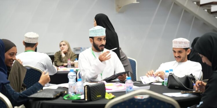 “القيض” يتصدر.. ابتكارات طلابية تلهم قطاع السياحة واللوجستيات بجنوب الباطنة