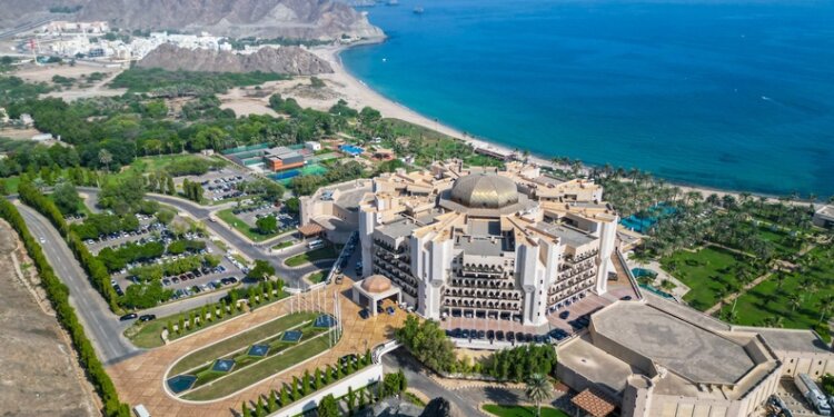 زيادة عدد النزلاء الأوروبيين والخليجيين تدعم ارتفاع إيرادات الفنادق في عُمان بـ7.9%