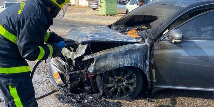حريق مركبة في جنوب الشرقية.. هل من إصابات؟