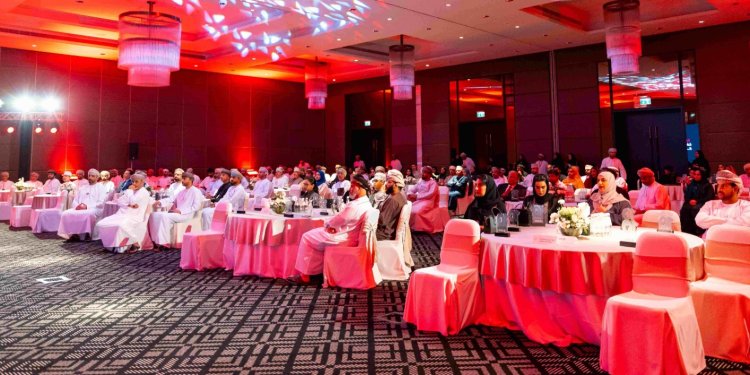 وسط نجاحات في دعم وتطوير المؤسسات الصغيرة.. بنك مسقط يحتفي مع الزبائن بالذكرى السنوية العاشرة لتدشين “وحدة نجاحي للصيرفة التجارية”