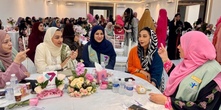 فريق “سنبادر لخدمة المرضى” يحتفل بـيوم المرأة العمانية