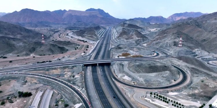 إسناد 7 مشاريع حيوية في قطاع الطرق بسلطنة عُمان.. تعرّف عليها