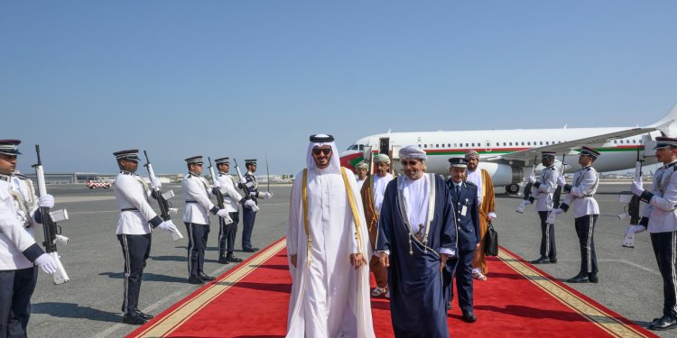 معالي السيد حمود بن فيصل يصل إلى الدوحة